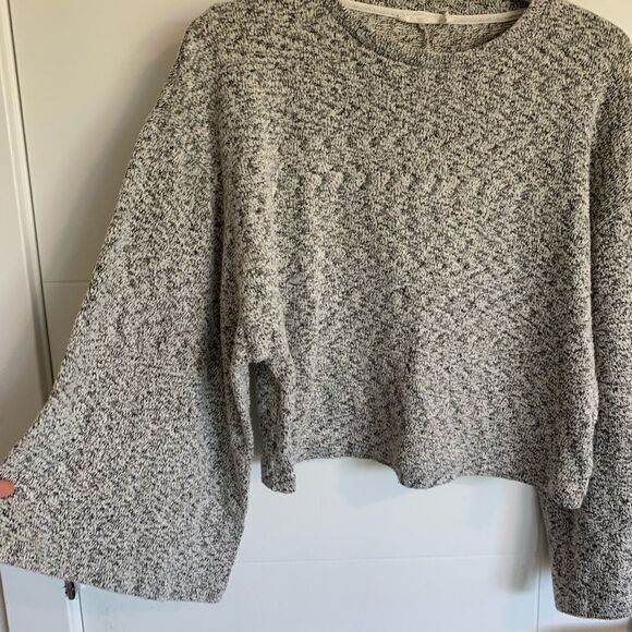 LUSH Cable Knit Wide-Sleeved Sweater - Picture 4 of 6